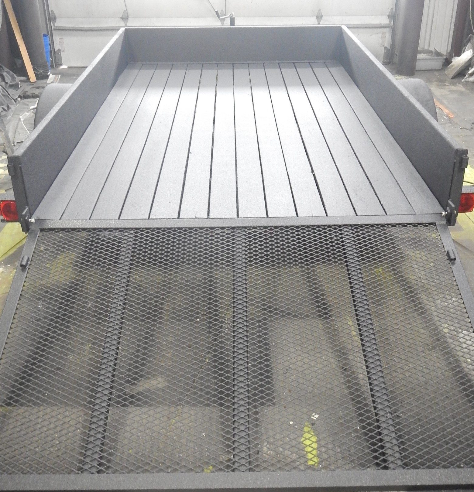 One-piece fiberglass RV roof sealed with polyurea coating